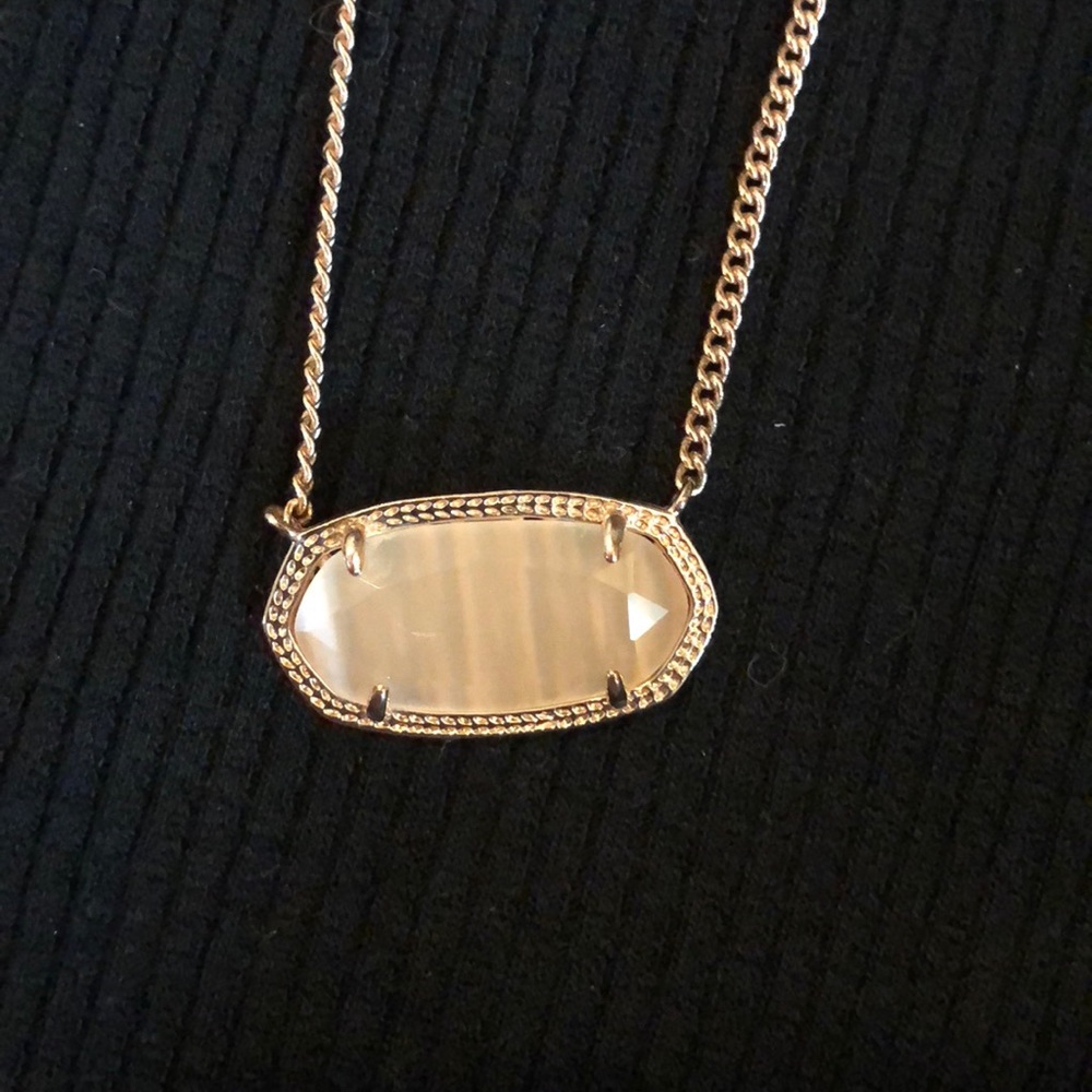 Kendra Scott necklace